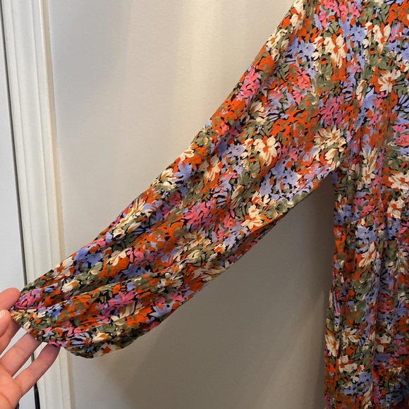 Floral and feminine summer dress - Picture 3 of 5